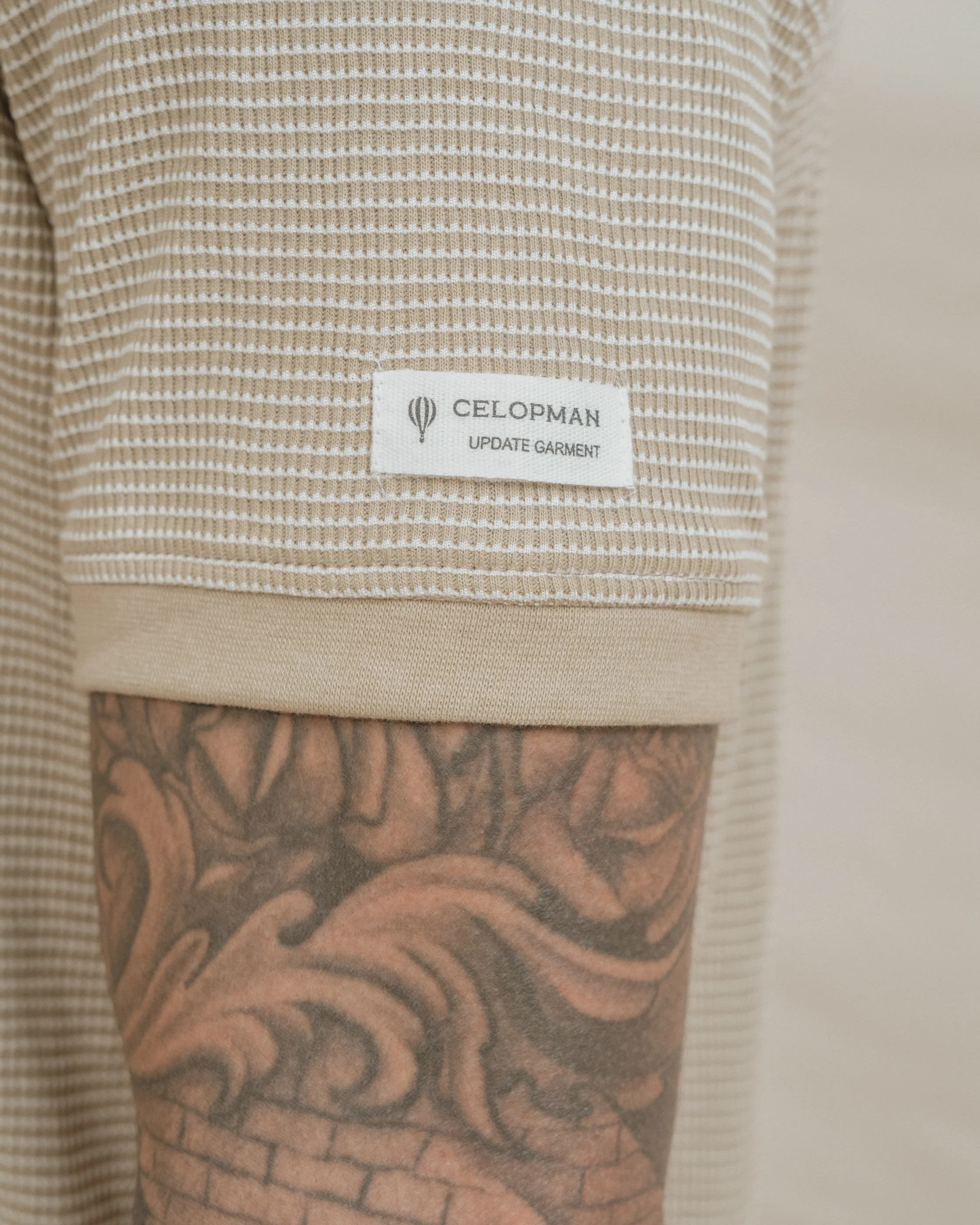 CAMISETA ESTRUCTURA BEIGE - Image 4