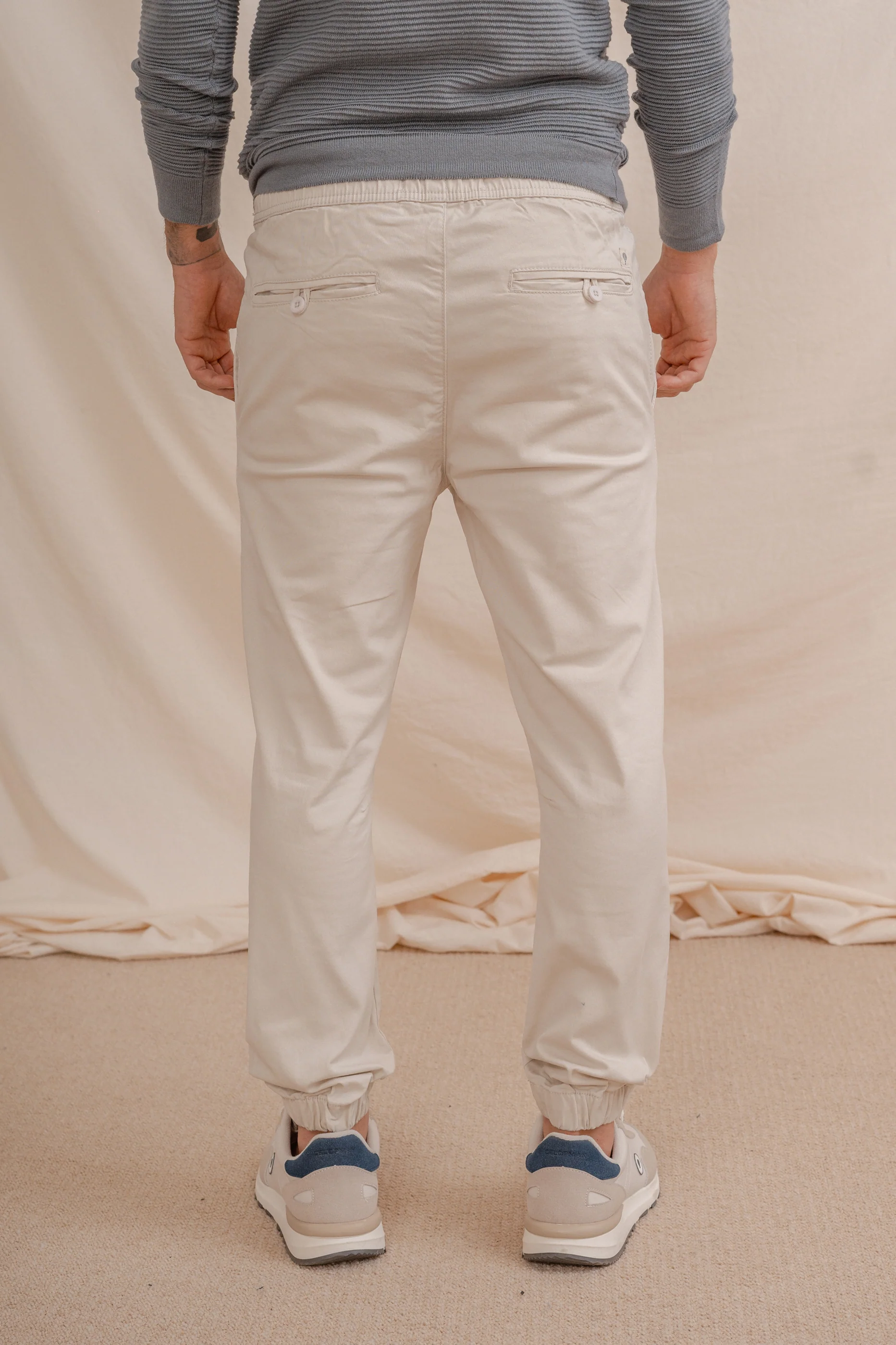 PANTALÓN JOGGER CASUAL GRÍS - Image 4