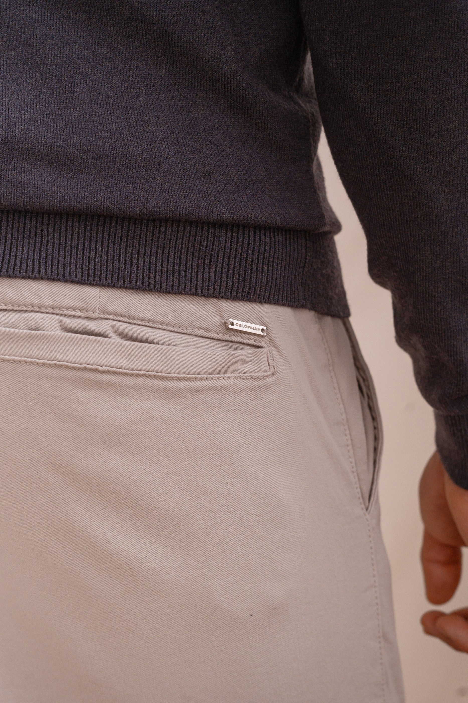 PANTALÓN SLIM CARGO CON PINZAS - Image 3