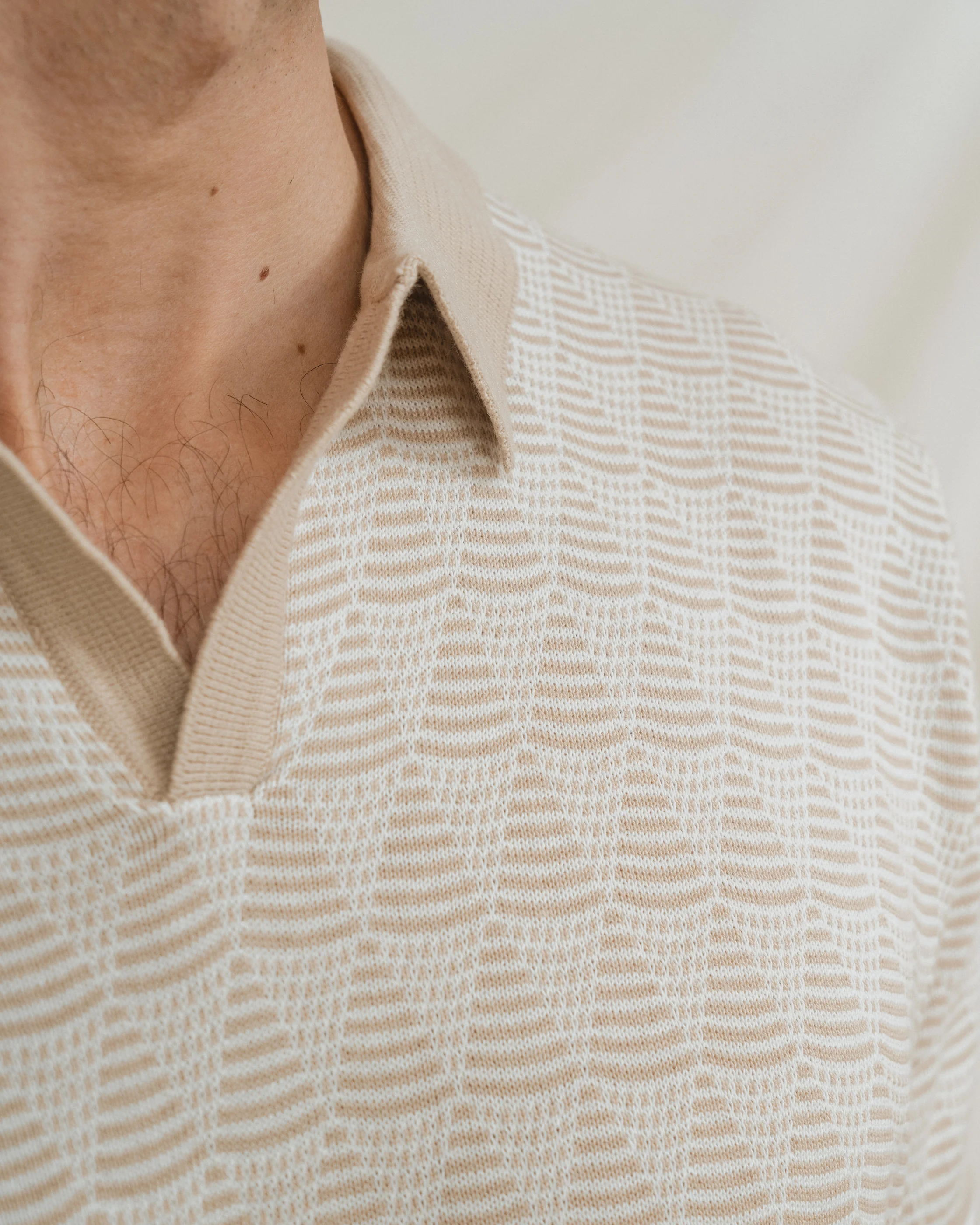 POLO TRICOT ESTRUCTURA BEIGE - Image 3